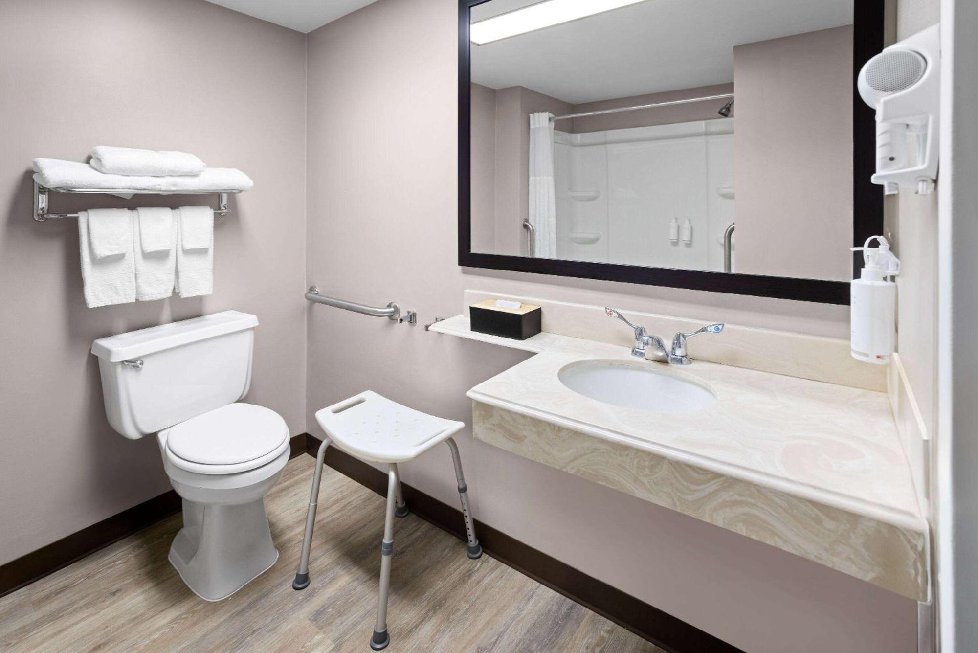 Super 8 By Wyndham Henrietta/Rochester Area Ngoại thất bức ảnh
