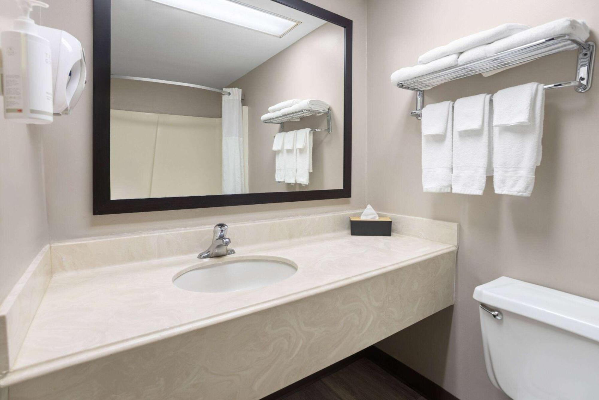 Super 8 By Wyndham Henrietta/Rochester Area Ngoại thất bức ảnh